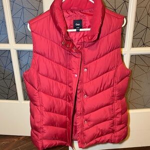 GAP Women's Vibrant Pink Quilted Puffer Vest